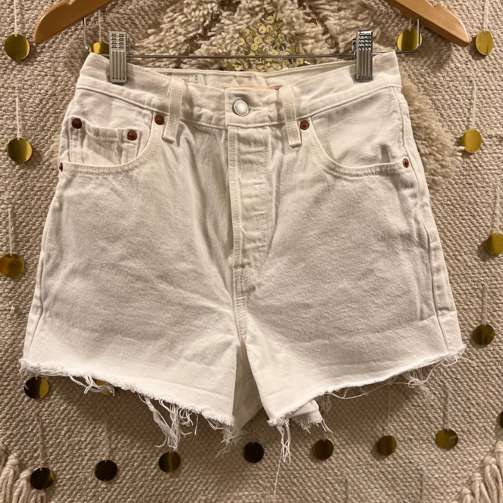 Levi’s Ribcage High Rise Shorts - Picture 5 of 11